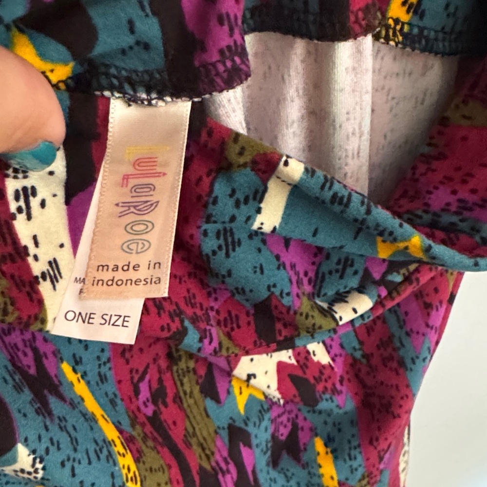LuLaRoe Purple Lynnae Top and colorful OS Leggings NWT - Picture 7 of 8